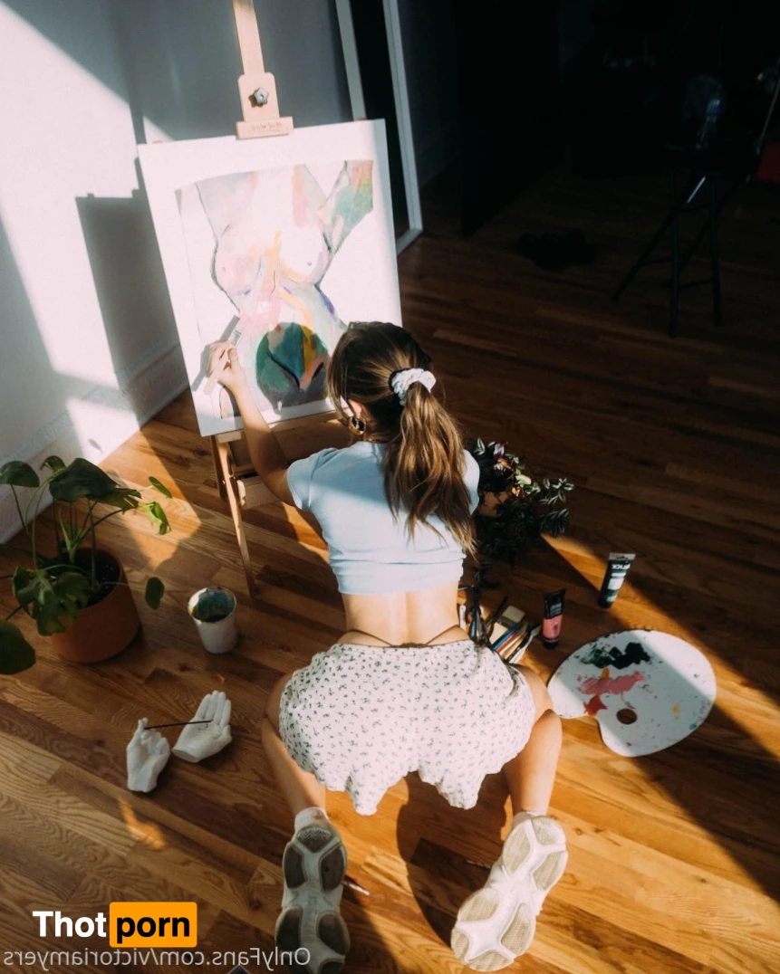 Victoria Myers 14890555