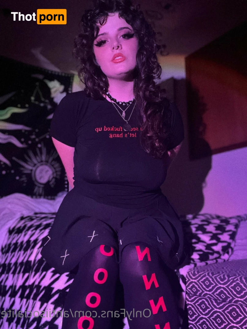 Violet Vaine 5863649