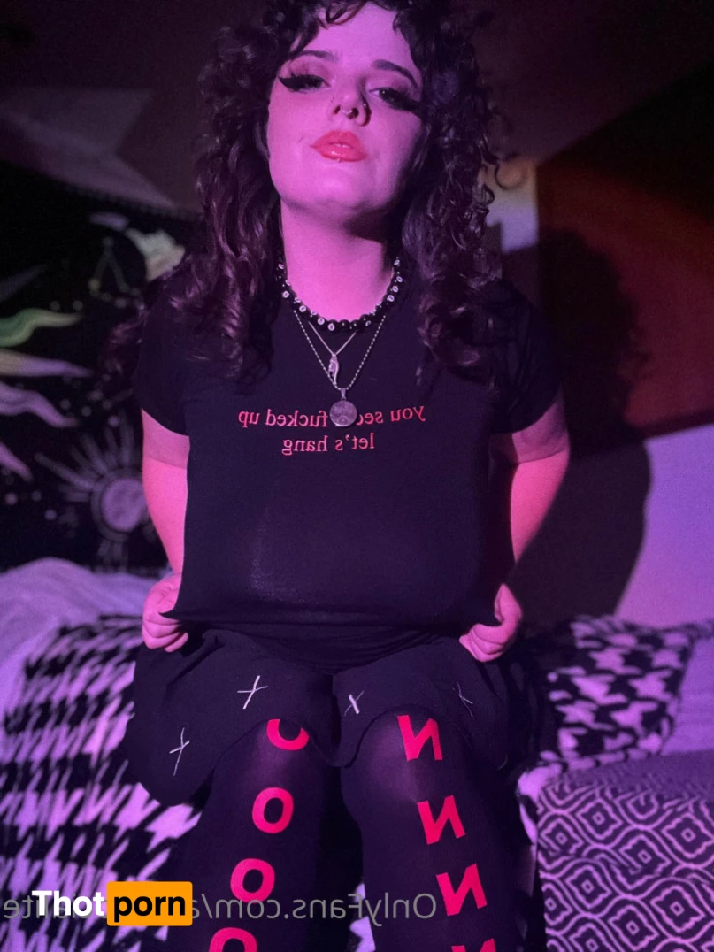 Violet Vaine 5863968