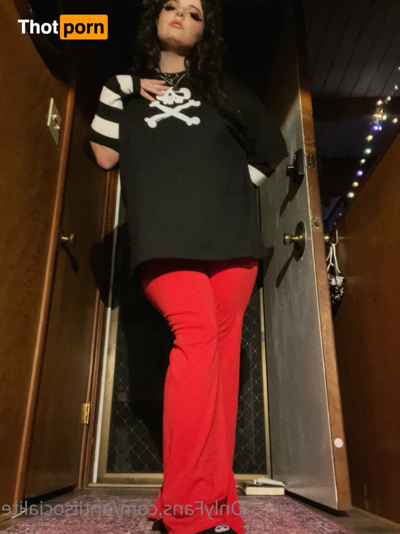 Violet Vaine 5863976