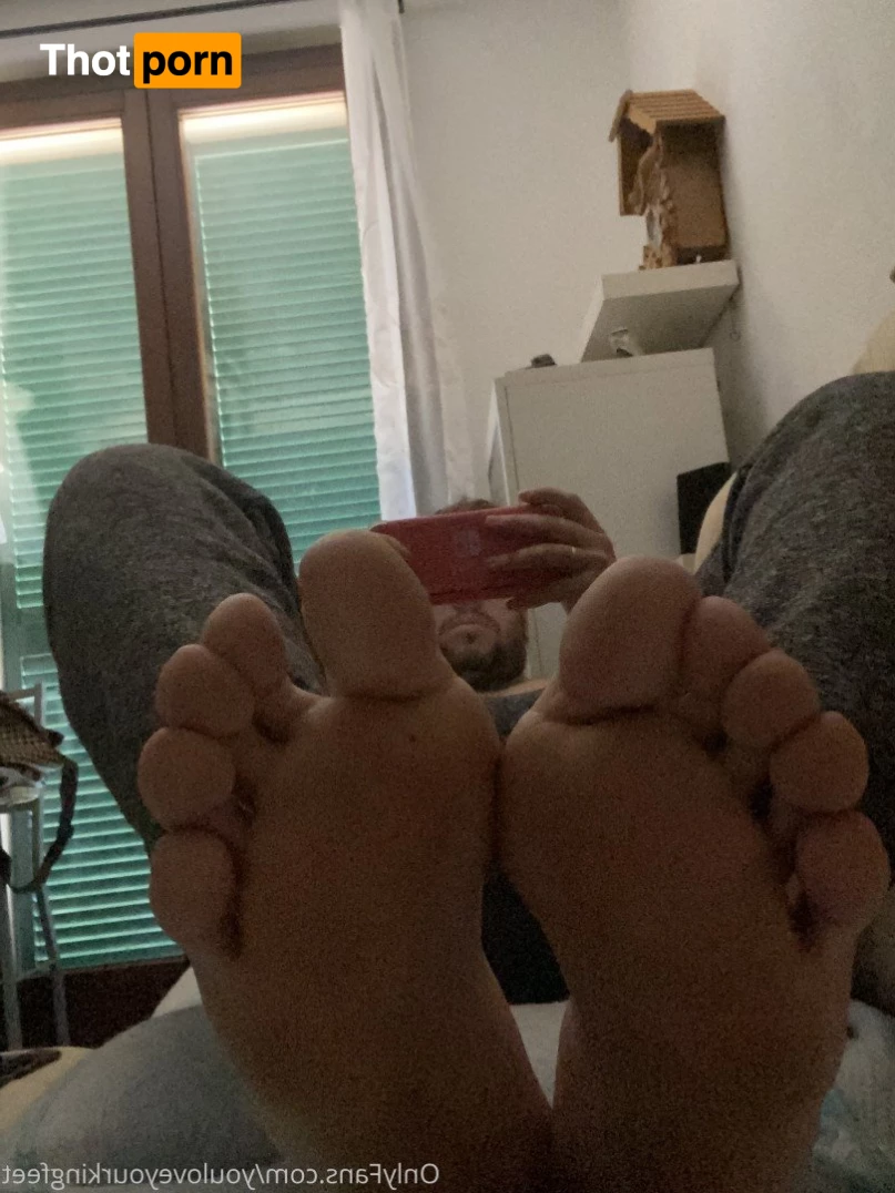youloveyourkingfeet 2569799