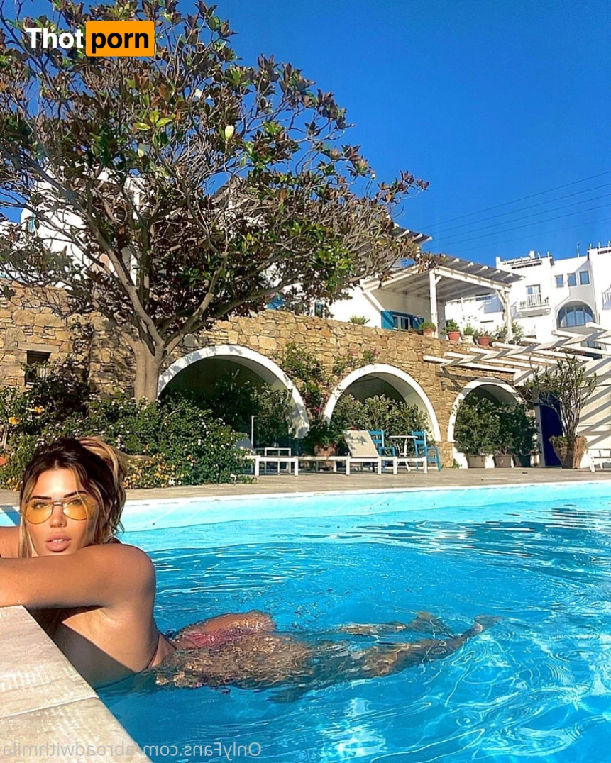 Abroad with Mila 14651108