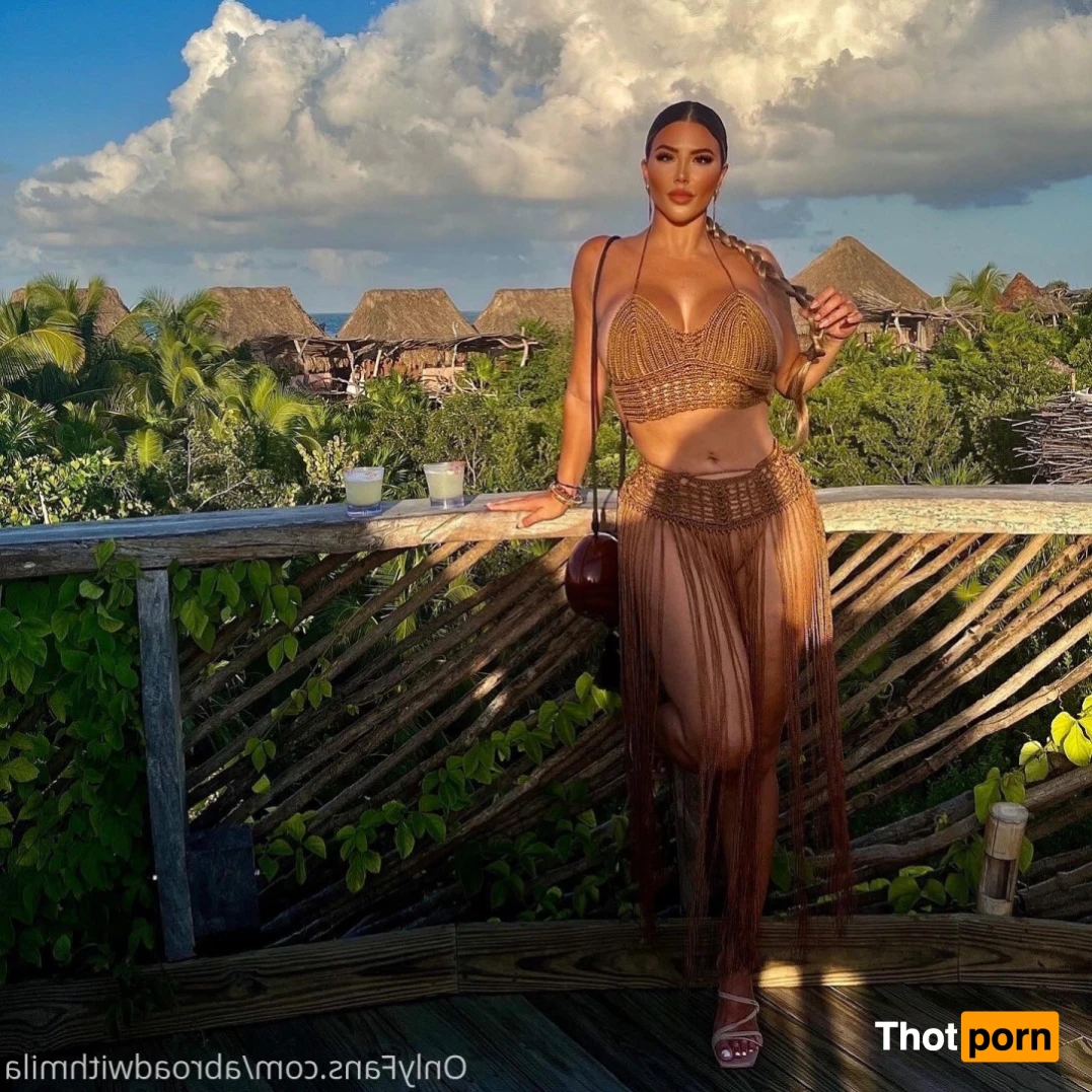 Abroad with Mila 14652748