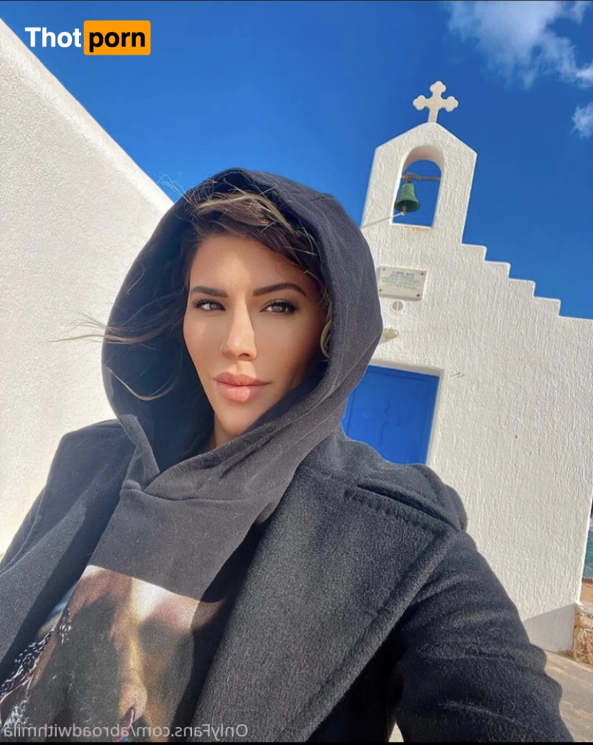 Abroad with Mila 14652935