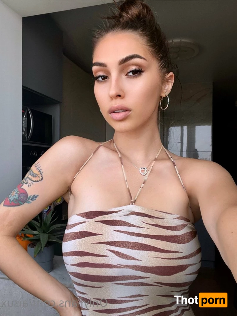 👄  Mia 👄 4661887