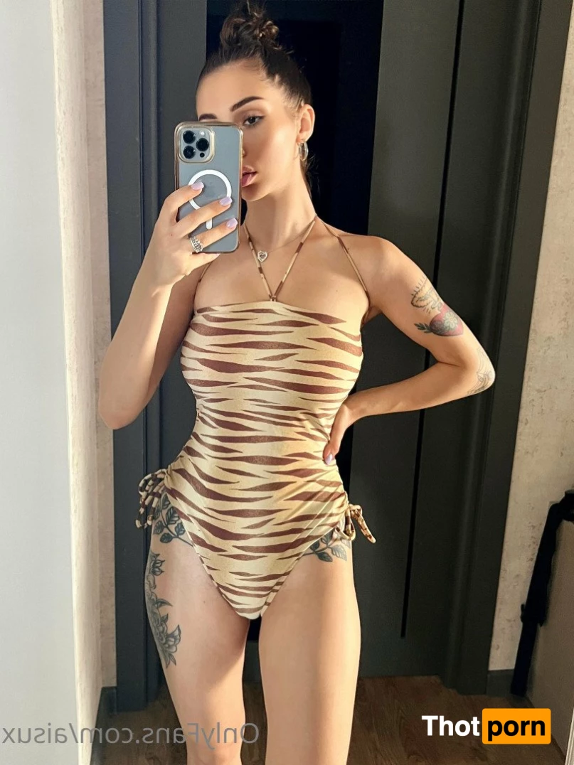 👄  Mia 👄 4661909