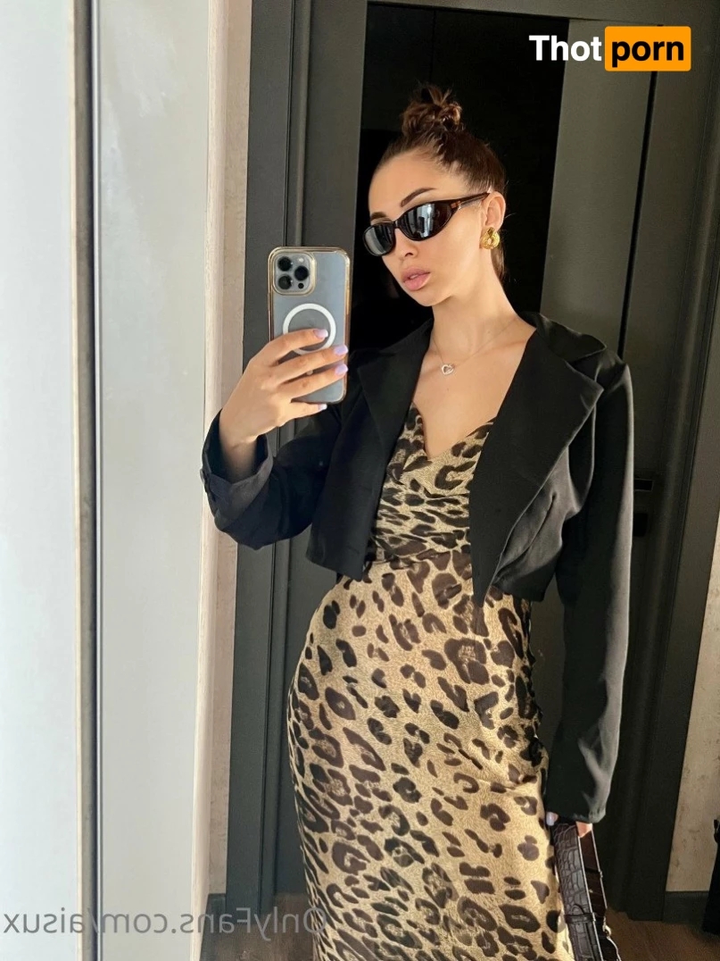 👄  Mia 👄 4661920