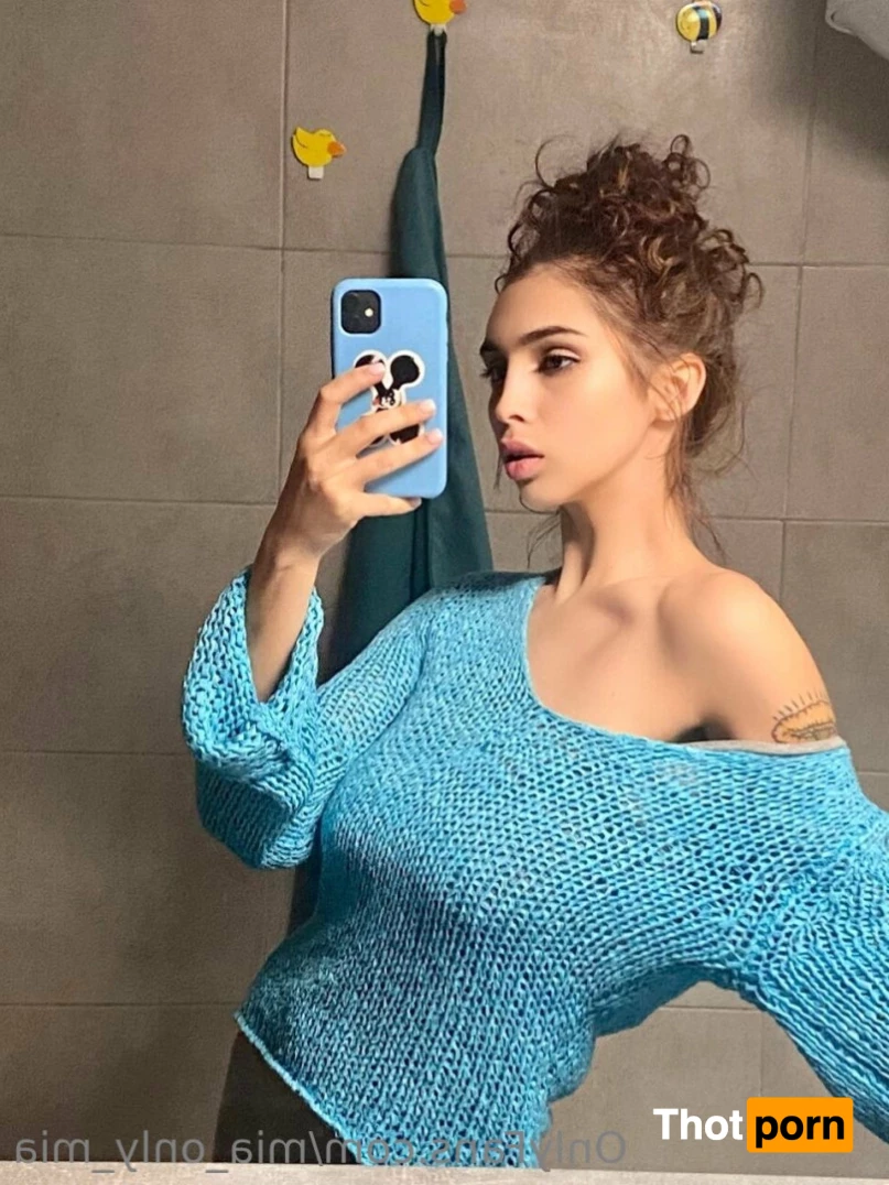 👄  Mia 👄 7805669