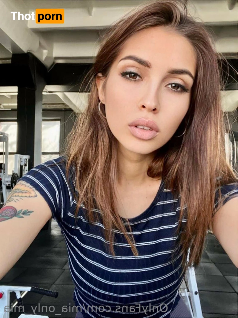 👄  Mia 👄 7805713