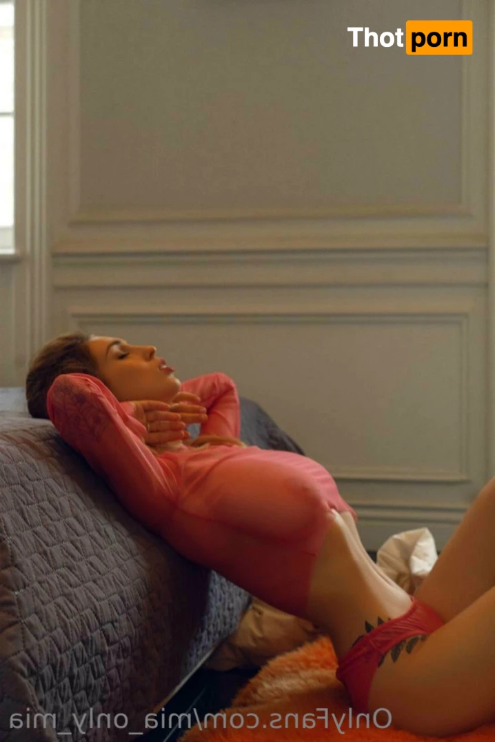 👄  Mia 👄 14630044