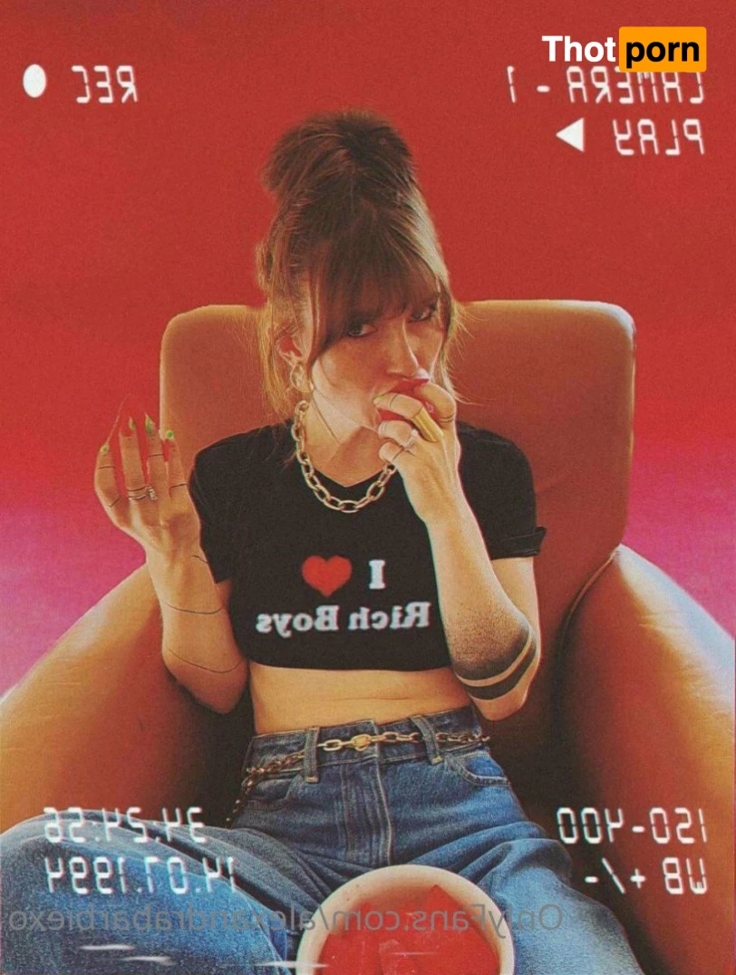 Alexandra 🐰 4659847