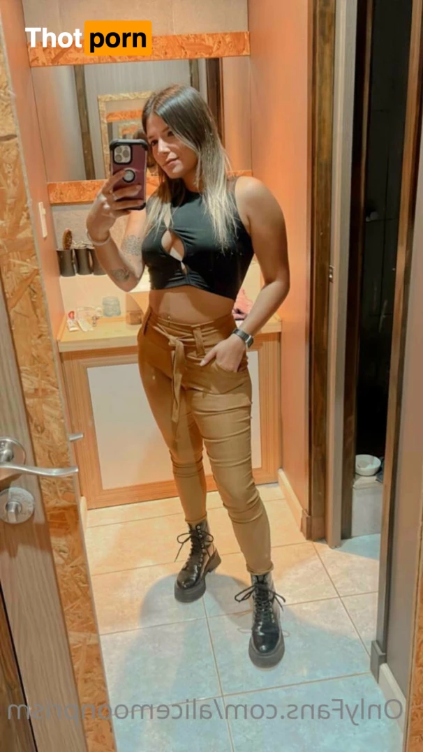 Alice Moon 🌙 5650381