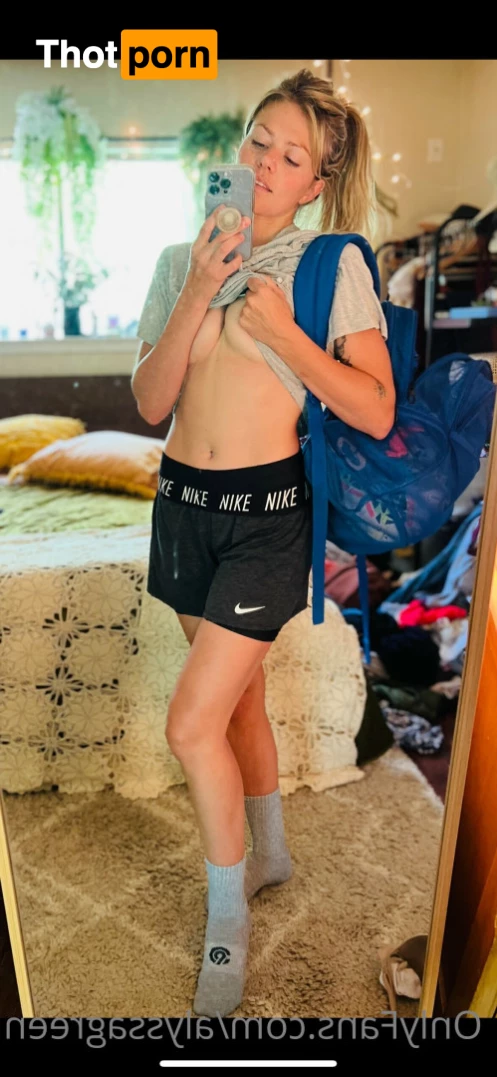 Alyssa Green 5622598