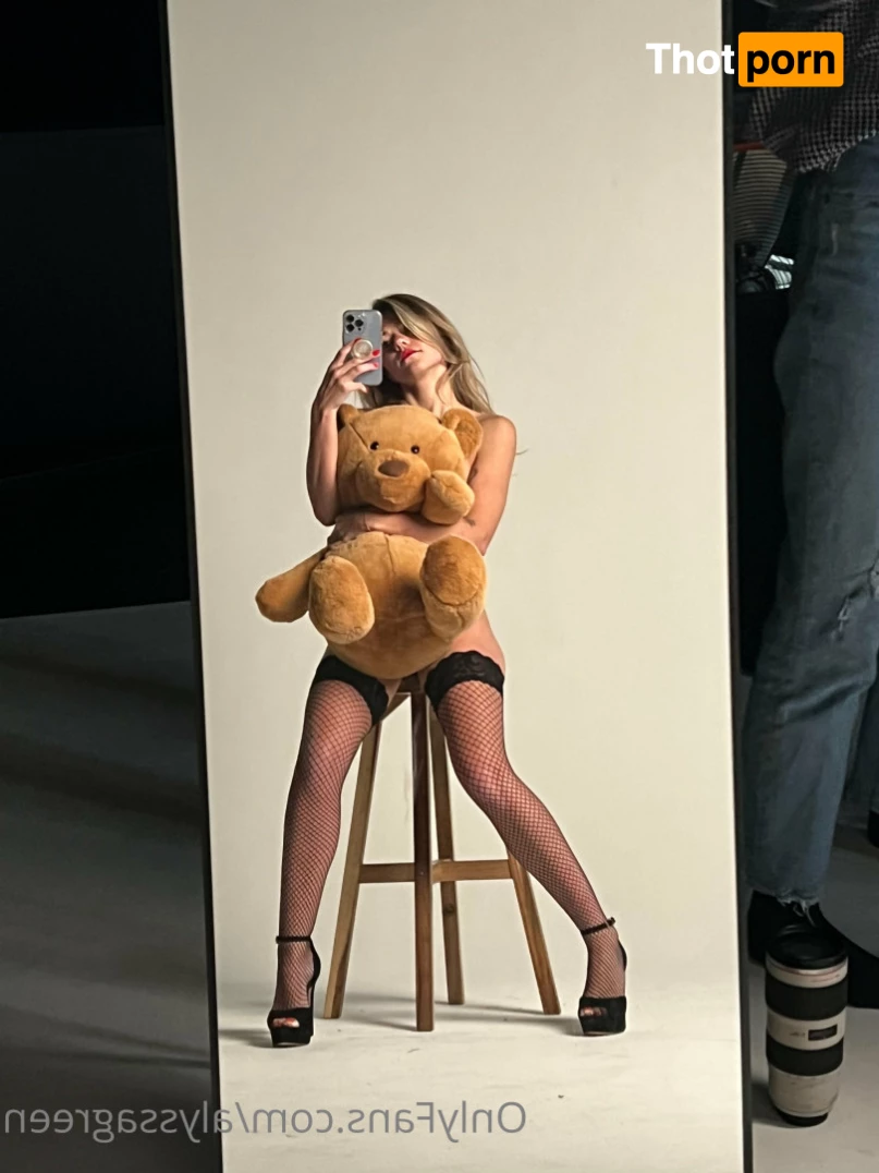 Alyssa Green 5622645