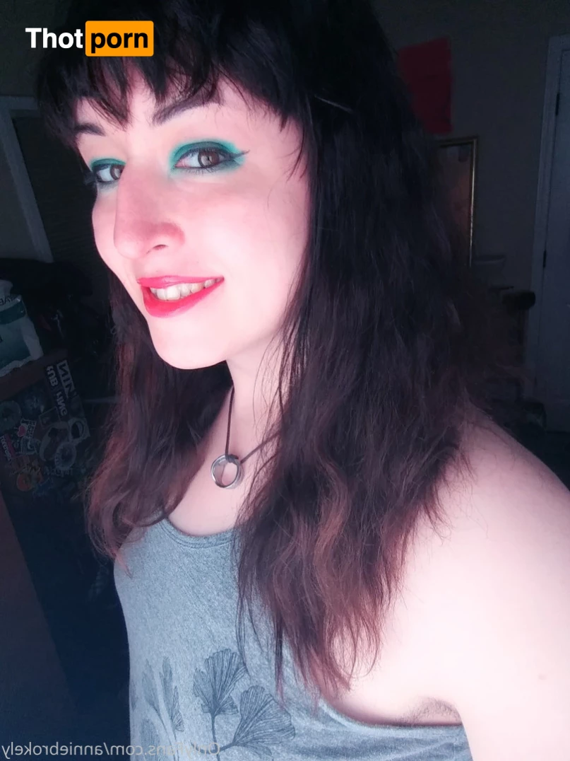 Annie Brokely 5639036