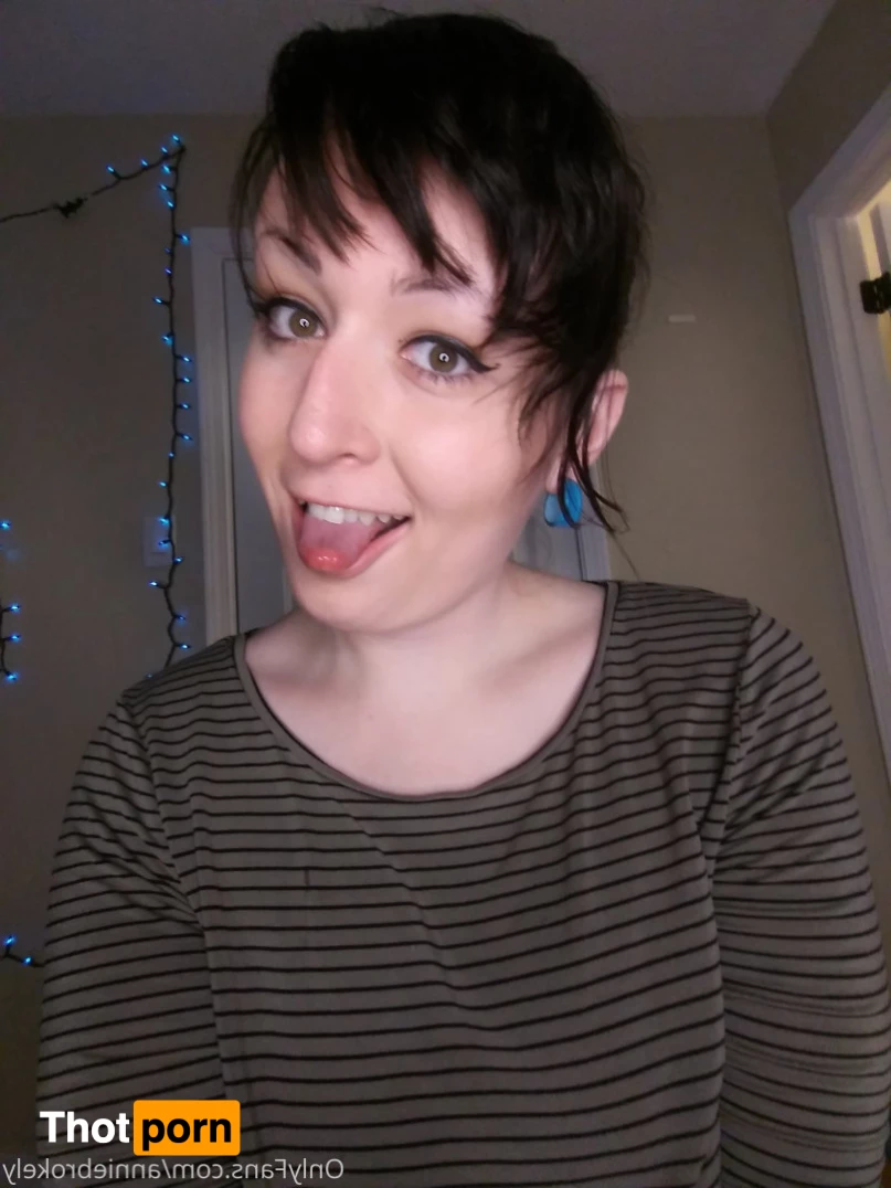 Annie Brokely 5639055