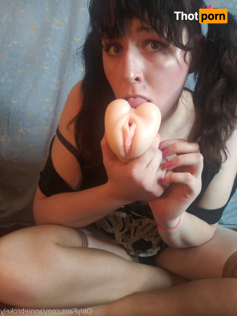 Annie Brokely 5639168