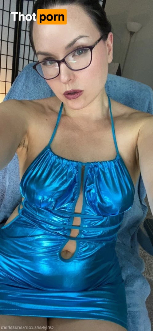 Horny Big Booty Brunette 5250960