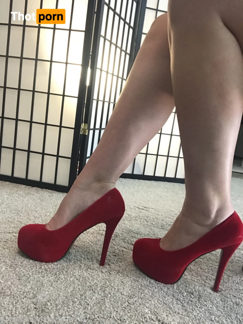 Horny Big Booty Brunette 14839668