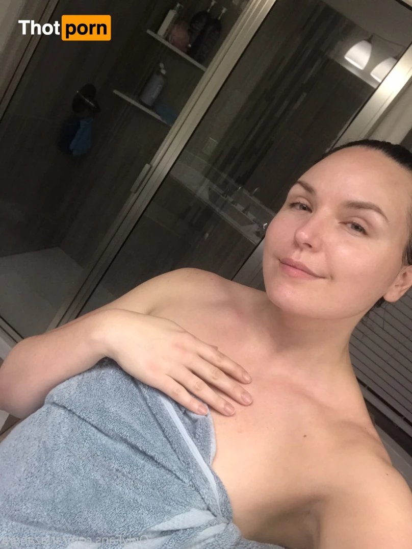 Horny Big Booty Brunette 14839682