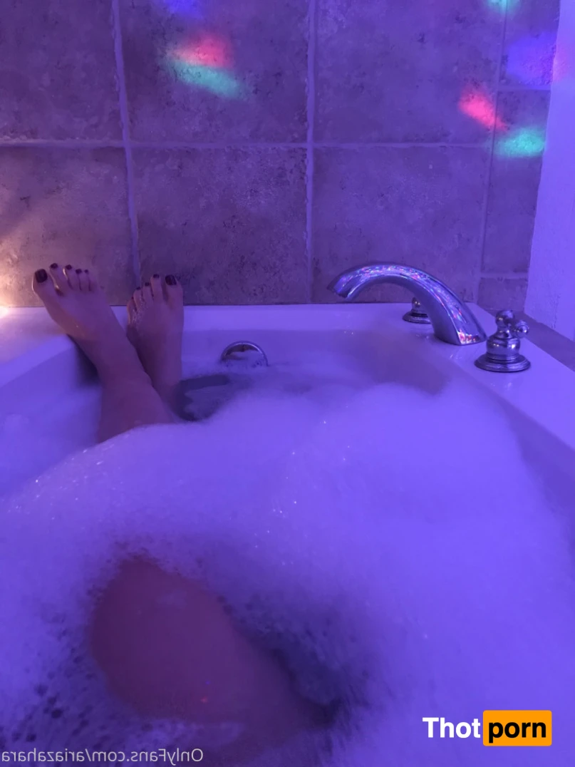 Horny Big Booty Brunette 14839729