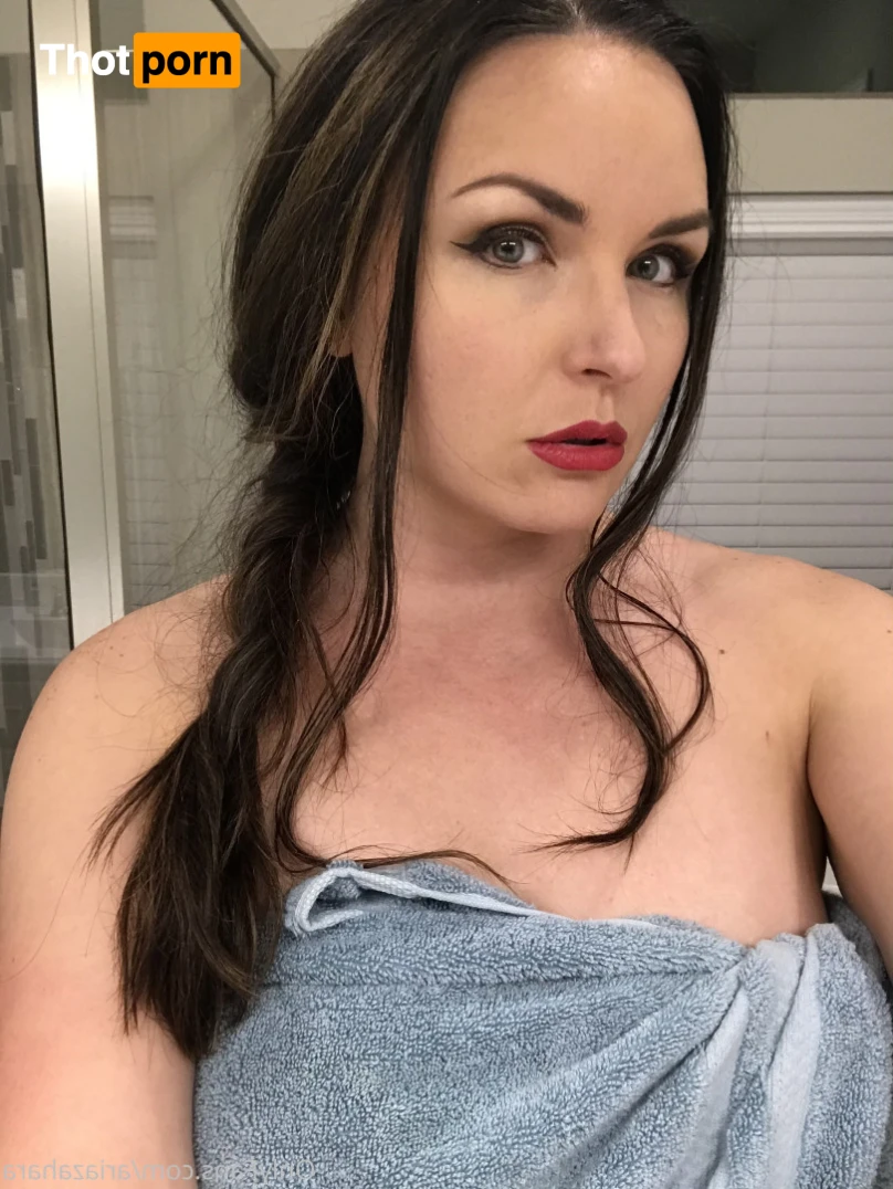 Horny Big Booty Brunette 14839779