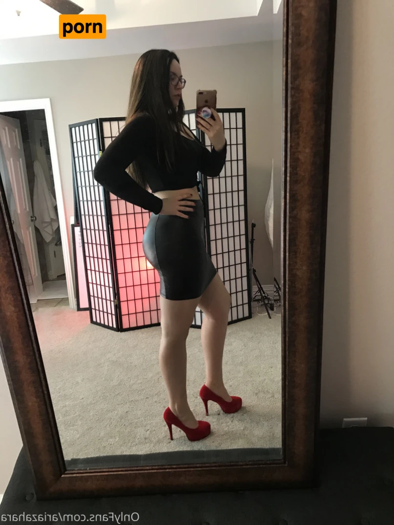 Horny Big Booty Brunette 14839992