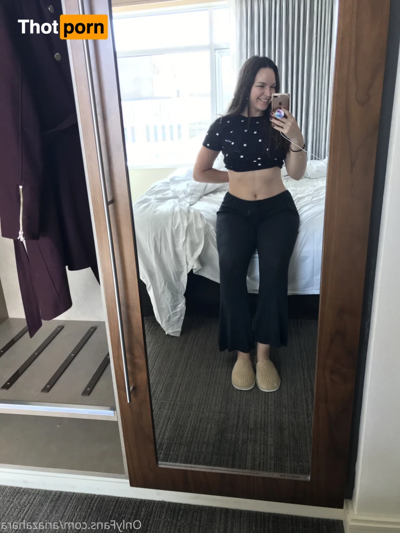 Horny Big Booty Brunette 14840004