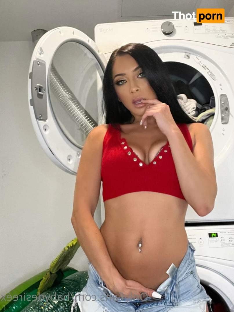 Desiree 🖤 5216946