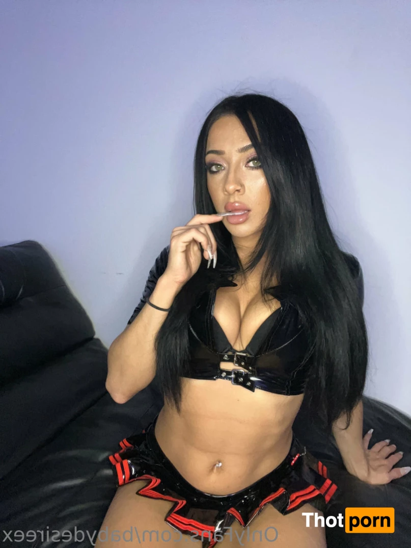 Desiree 🖤 9276578