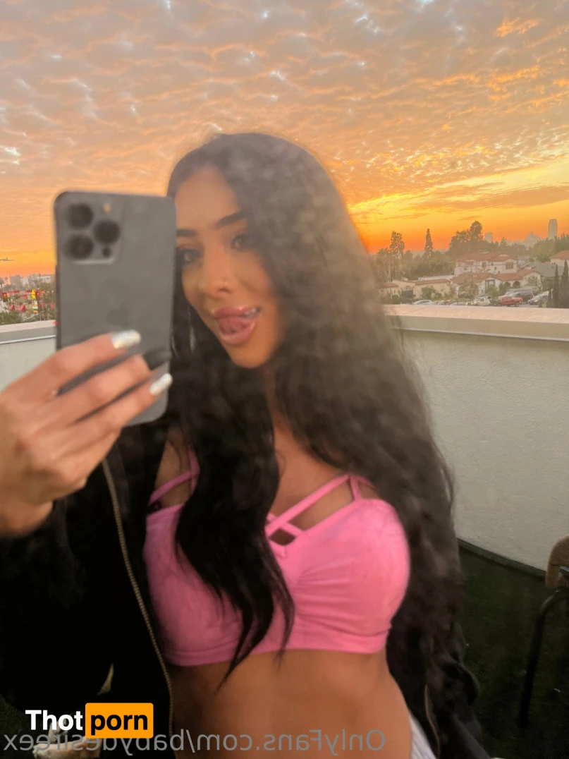 Desiree 🖤 14012141