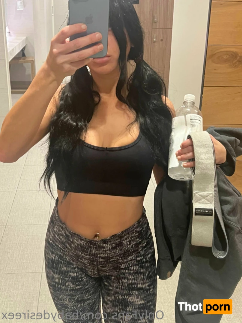 Desiree 🖤 14012598