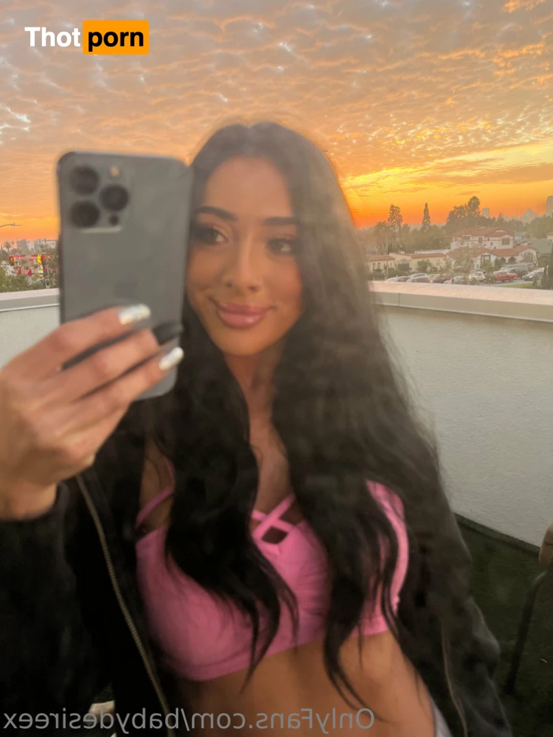 Desiree 🖤 14012727