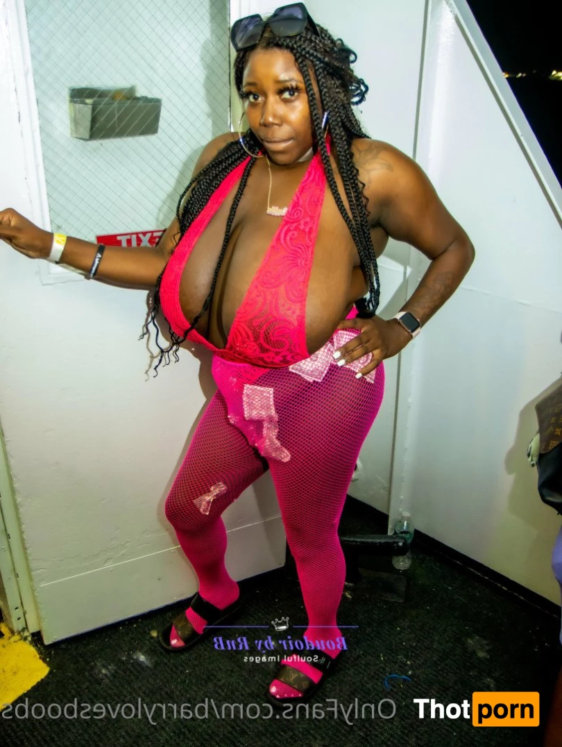 Barry Loves Boobs 5250971