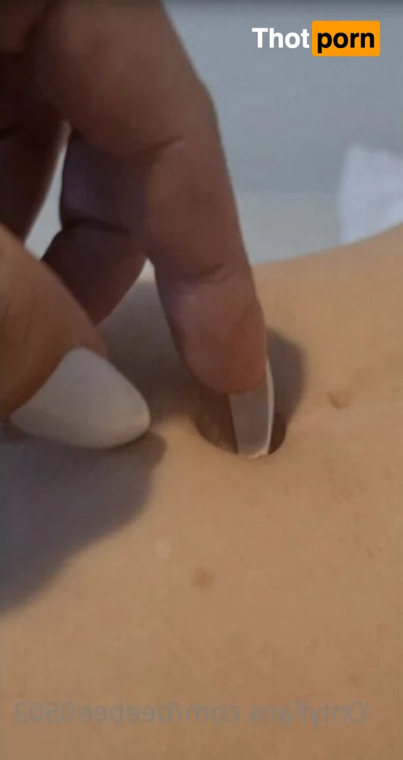 BeeBee Belly Button 5238712