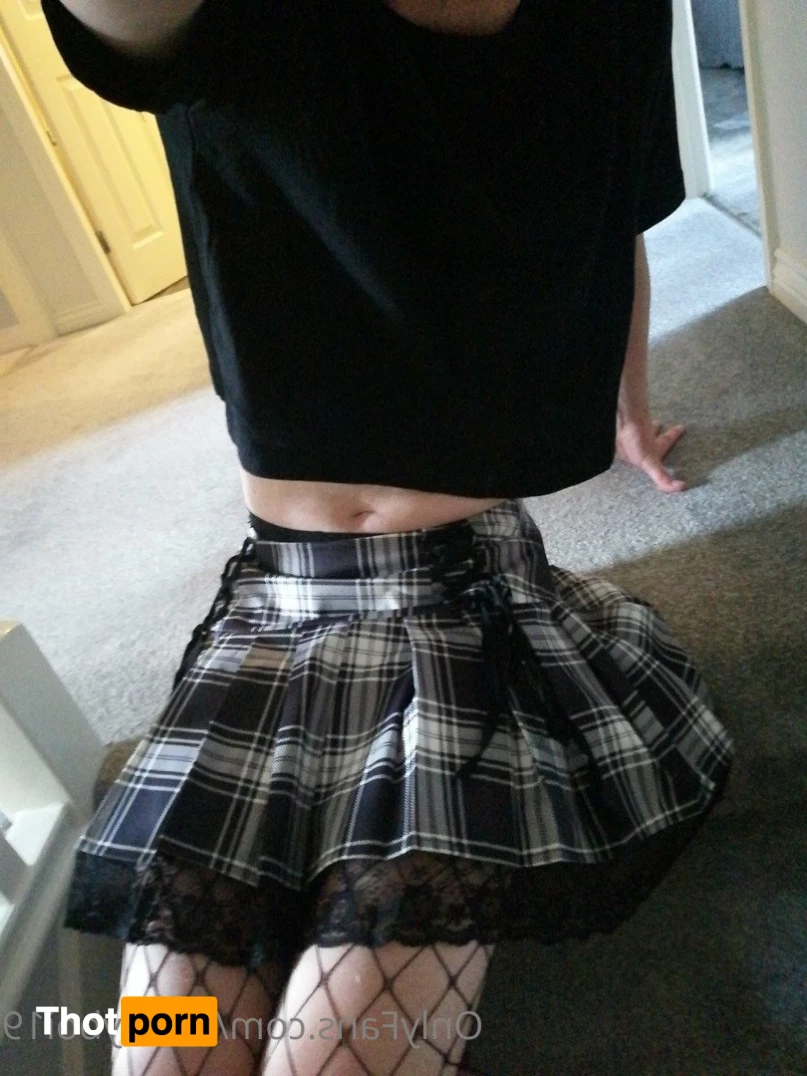 Holly (bennyboi) 5239881