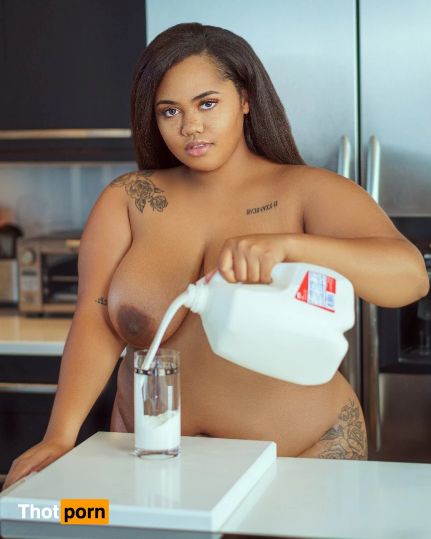 Big Booty Breezy 🍑 5217995