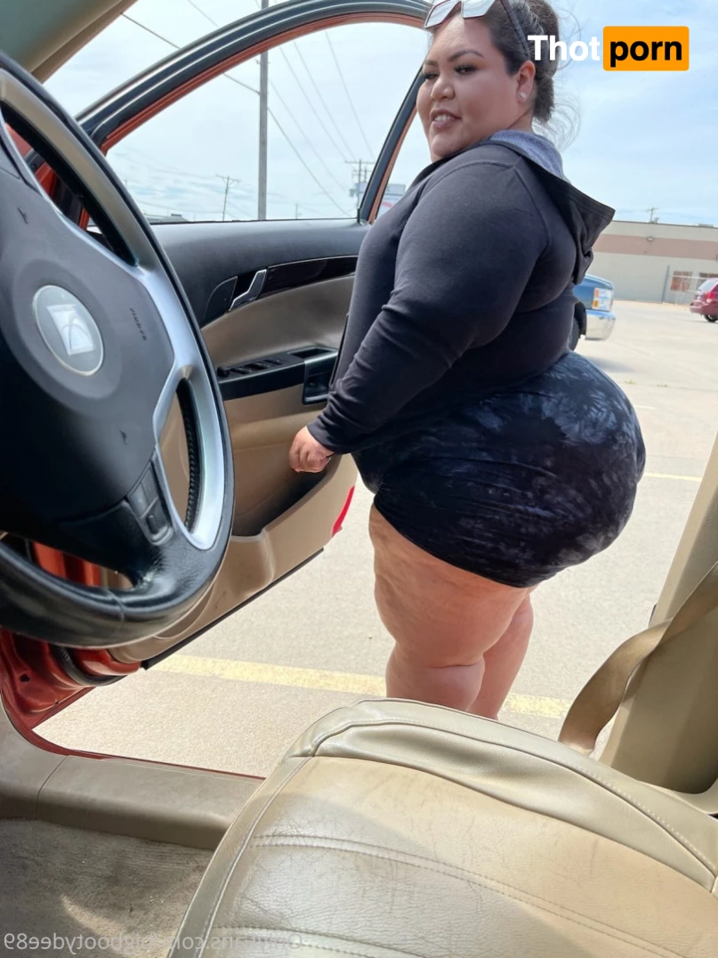 Dee martinez 5855945