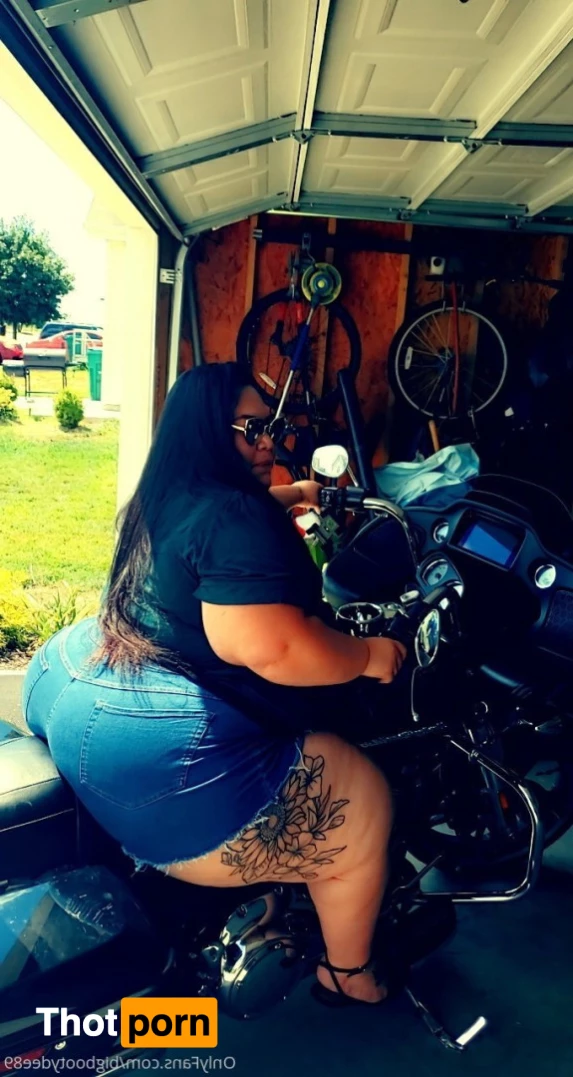 Dee martinez 5856075