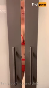 4982600