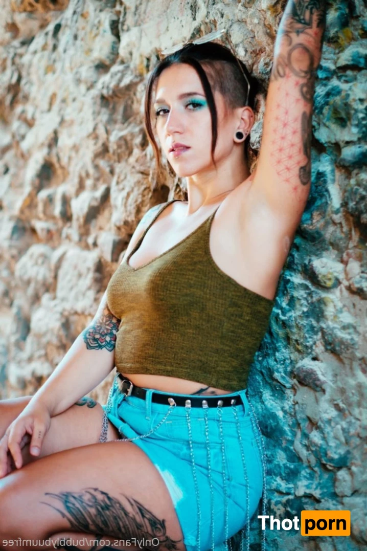 BRAT  🤤 BIG ASS 5640885