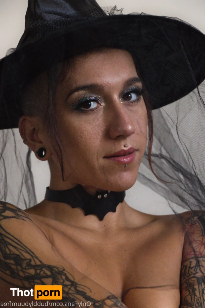 BRAT  🤤 BIG ASS 5641224