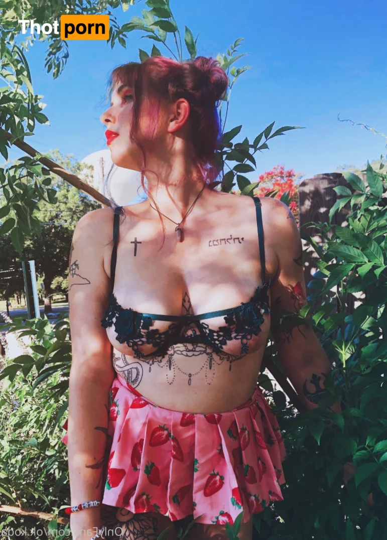 Calypso 🌙✨ 13606066