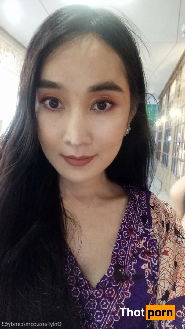 Asian pregnant mom and daughter 5262399