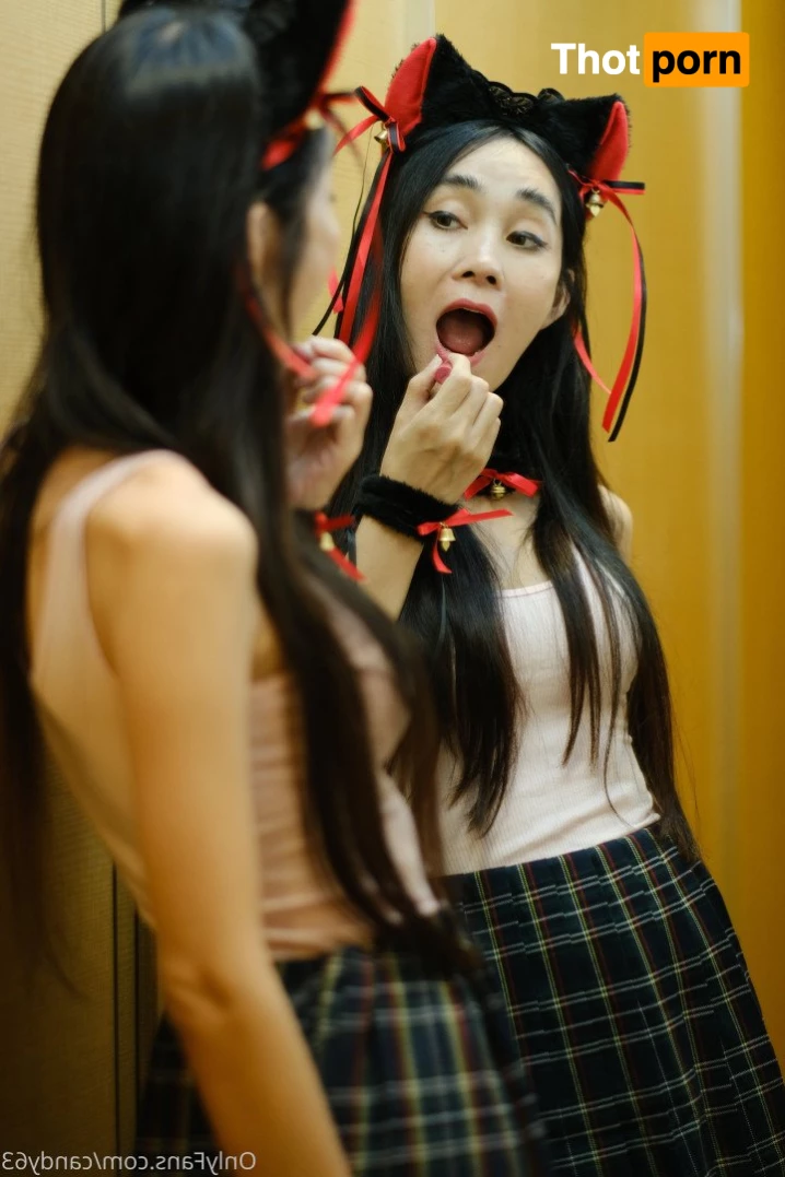 Asian pregnant mom and daughter 5262525