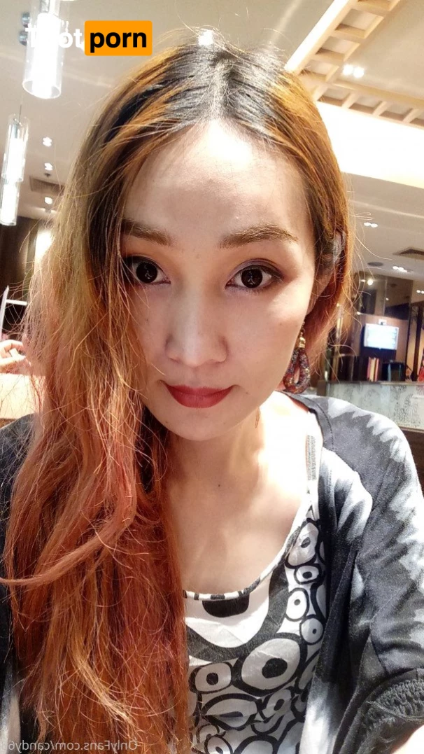 Asian pregnant mom and daughter 5262618