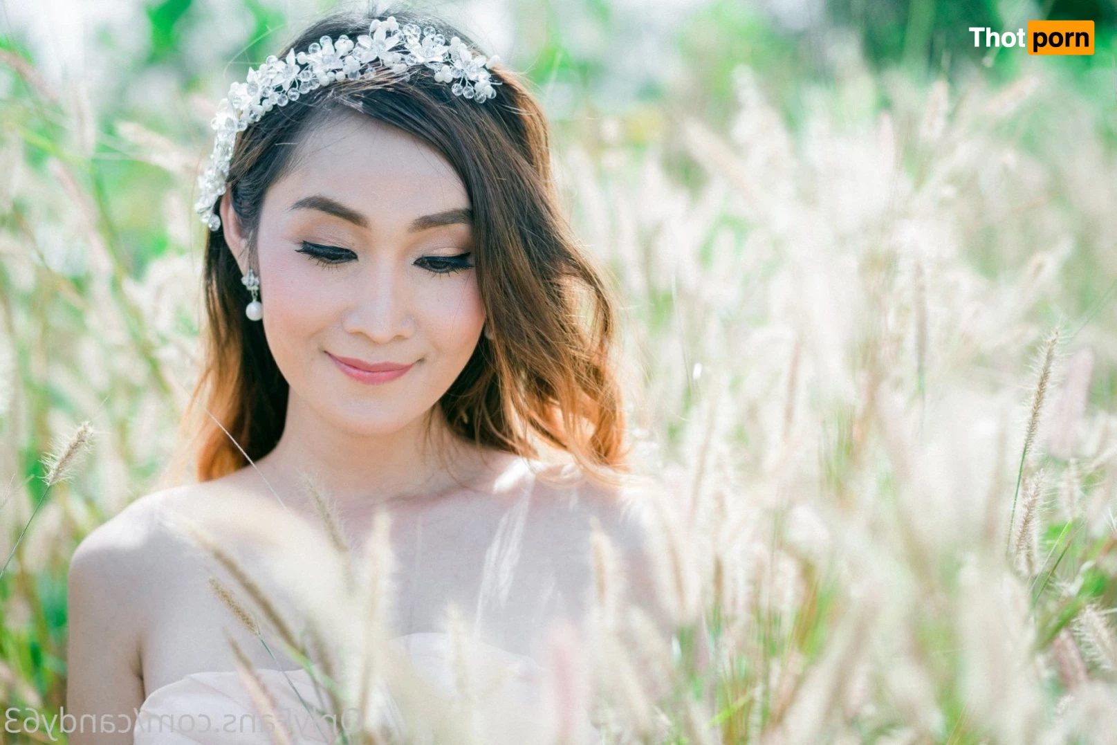 Asian pregnant mom and daughter 5262836