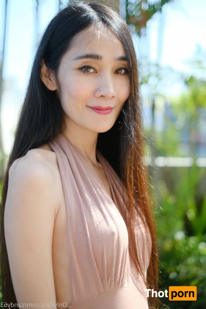 Asian pregnant mom and daughter 5262894