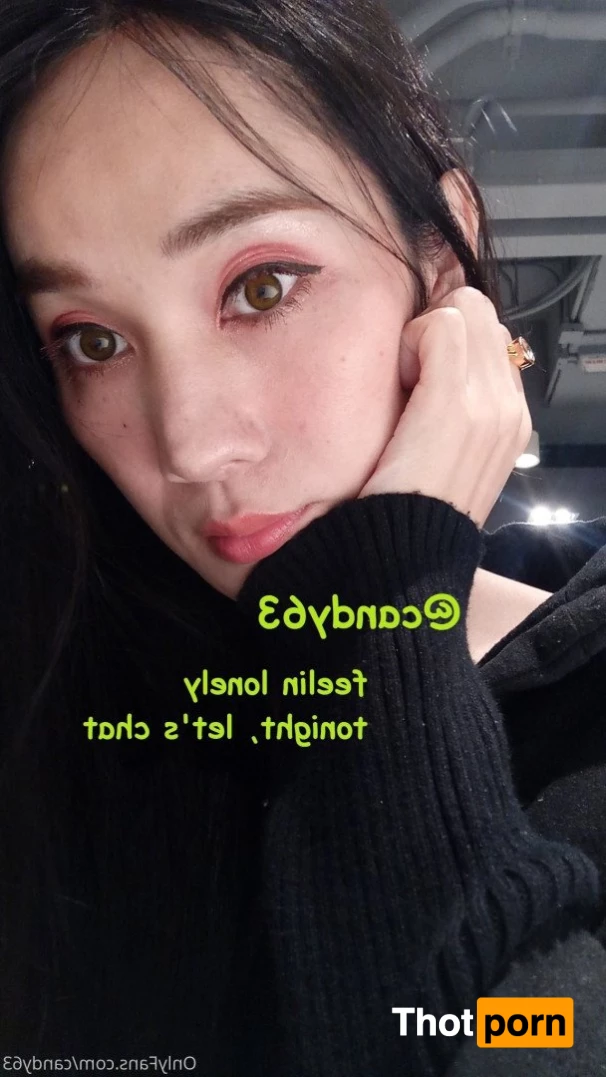 Asian pregnant mom and daughter 5263134