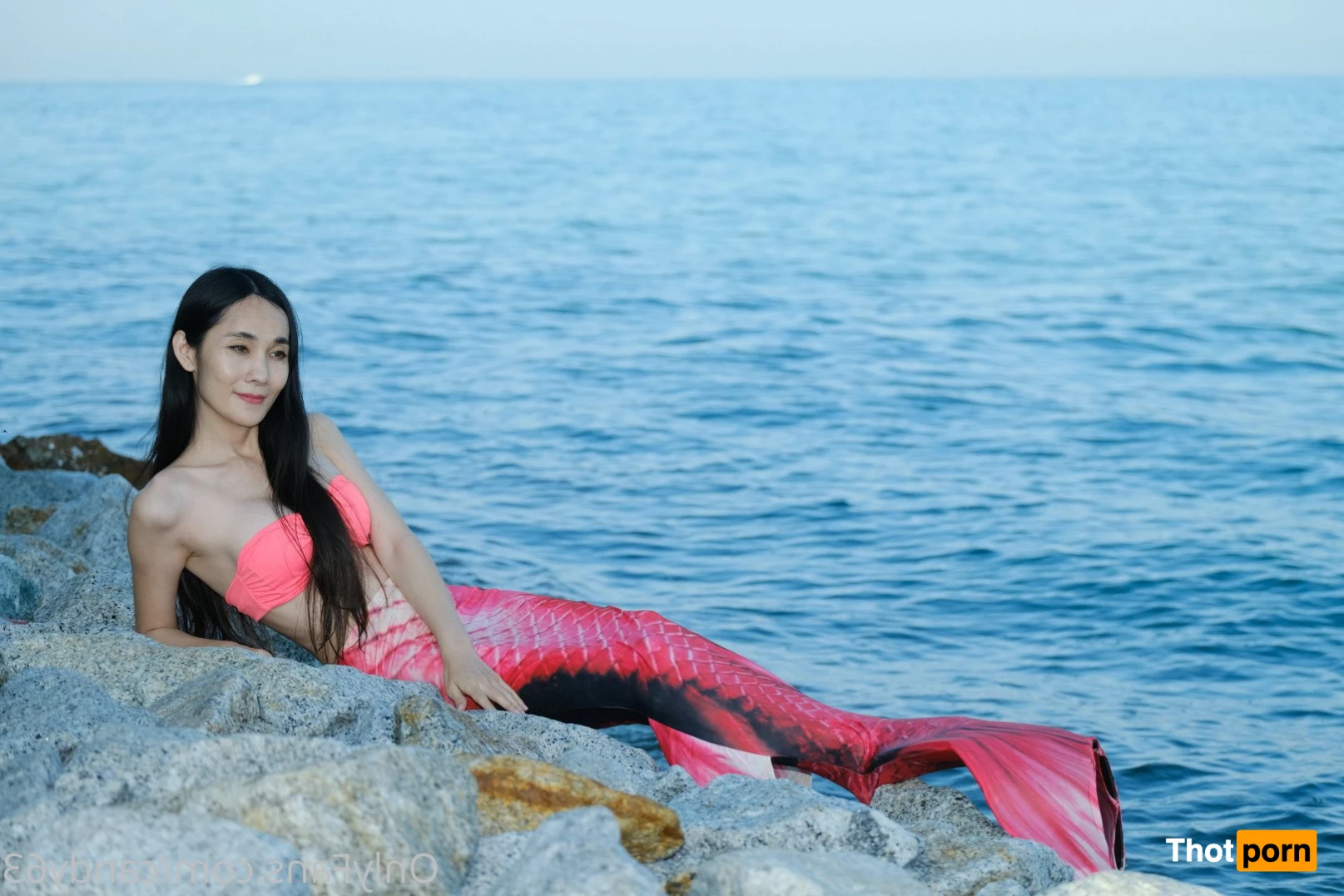 Asian pregnant mom and daughter 5263155